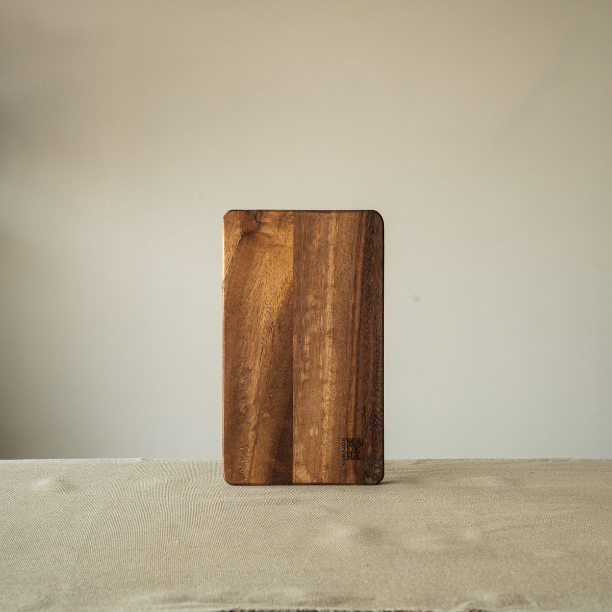 Parrillera Chica — Tabla de asado en parota, 35×20