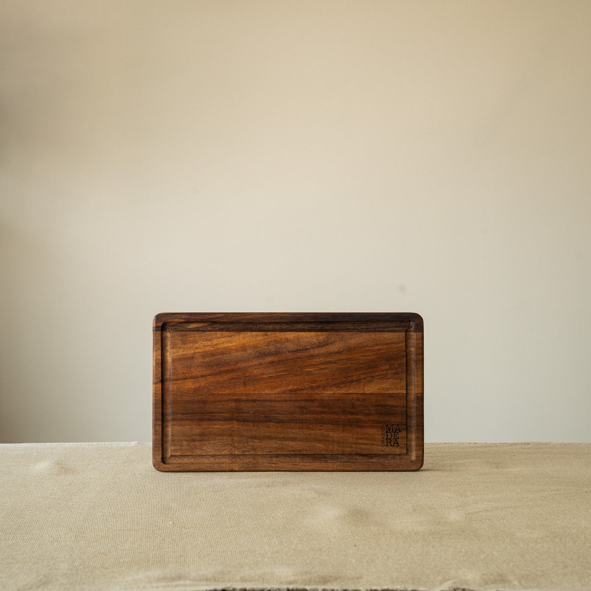 Parrillera Chica — Tabla de asado en parota, 35×20